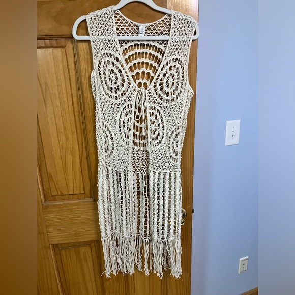 Cream lace vest - Picture 5 of 5